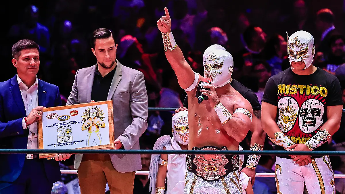 Místico celebró su 20 aniversario en la Arena México / Foto: Luis Garduño