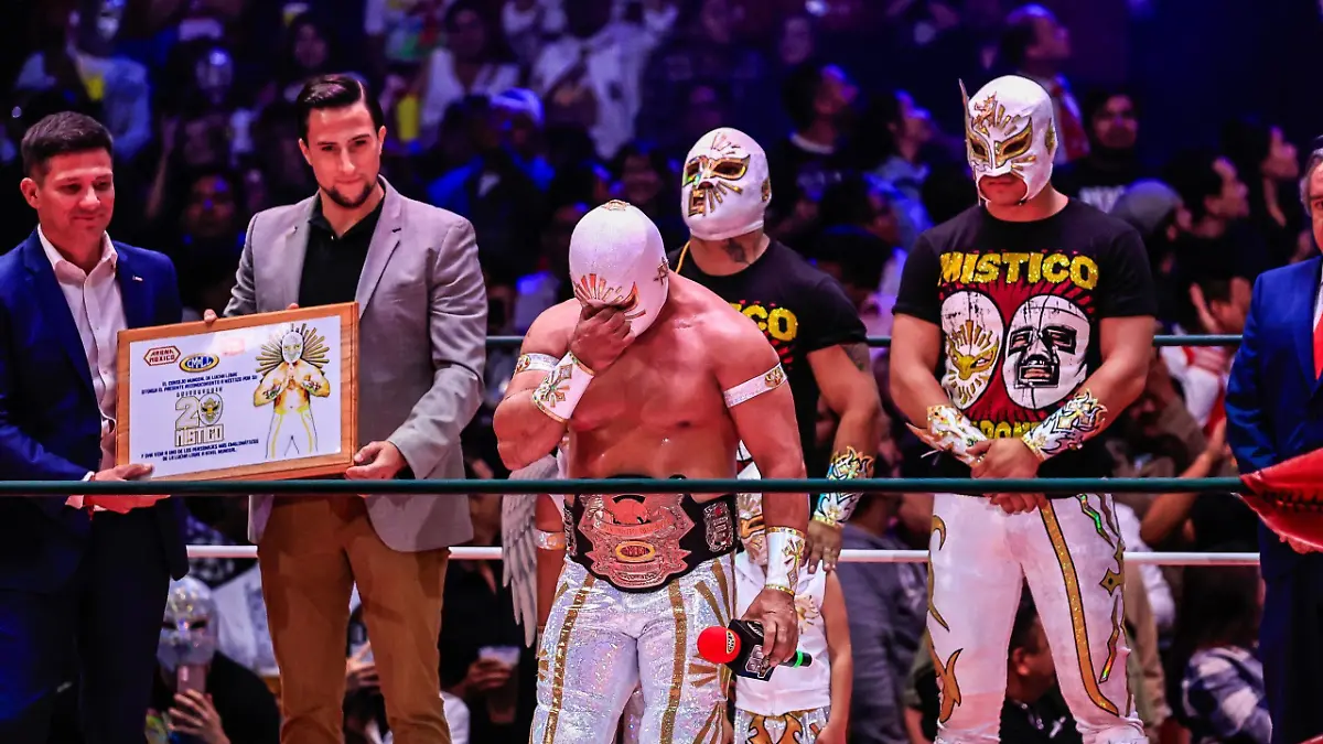 Mistico no pudo contener el llanto ante la emocion del publico