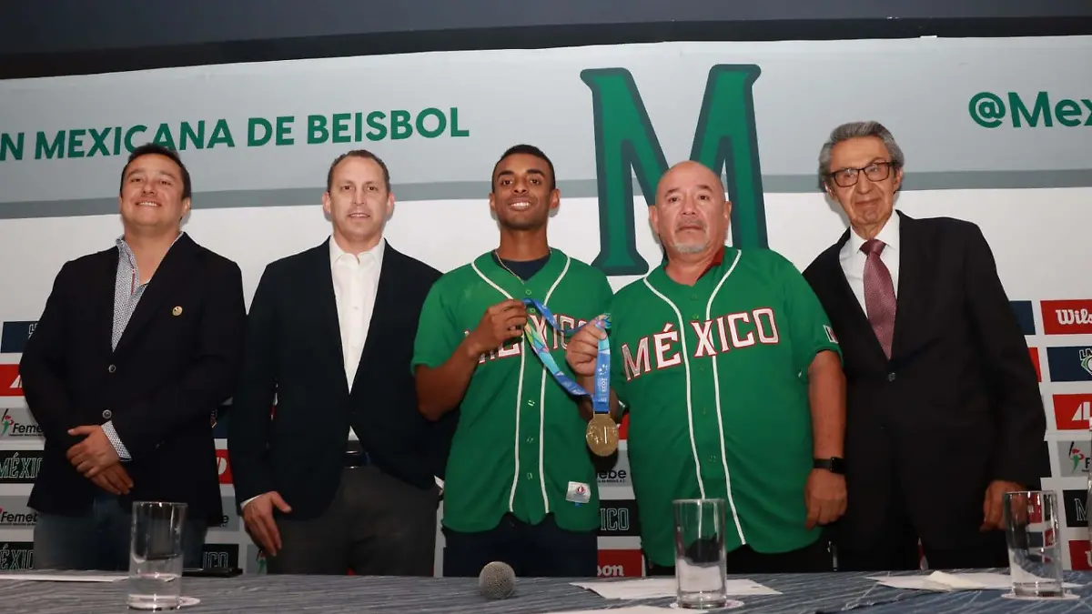 Dentro del evento se presentaron distintas personalidades del beisbol