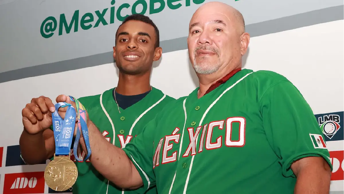 Enrique  Che  Reyes se puso emotivo durante su discurso por el Oro Centroamericano   Foto  Martin Montiel