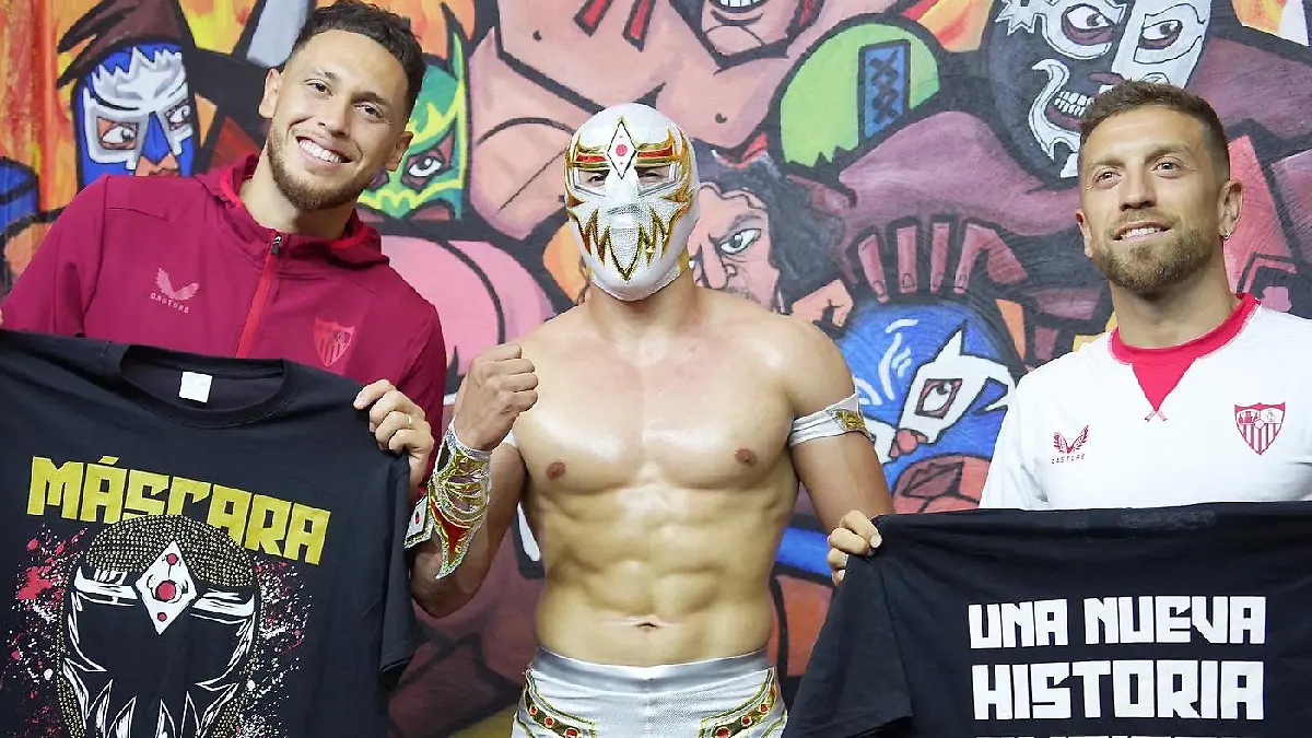 Los futbolistas del Sevilla visitaron la Arena Coliseo de Guadalajara / Foto: @CMLL OFICIAL