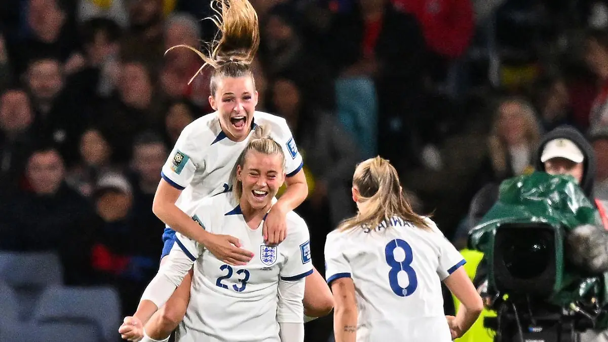 Inglaterra es uno de los equipos que disputarán las semifinales del Mundial Femenil. FOTO: AFP
