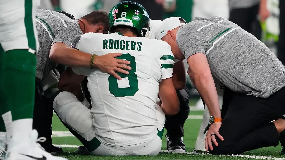 Aaron Rodgers sufrió una lesión que lo dejaría fuera el resto de la temporada