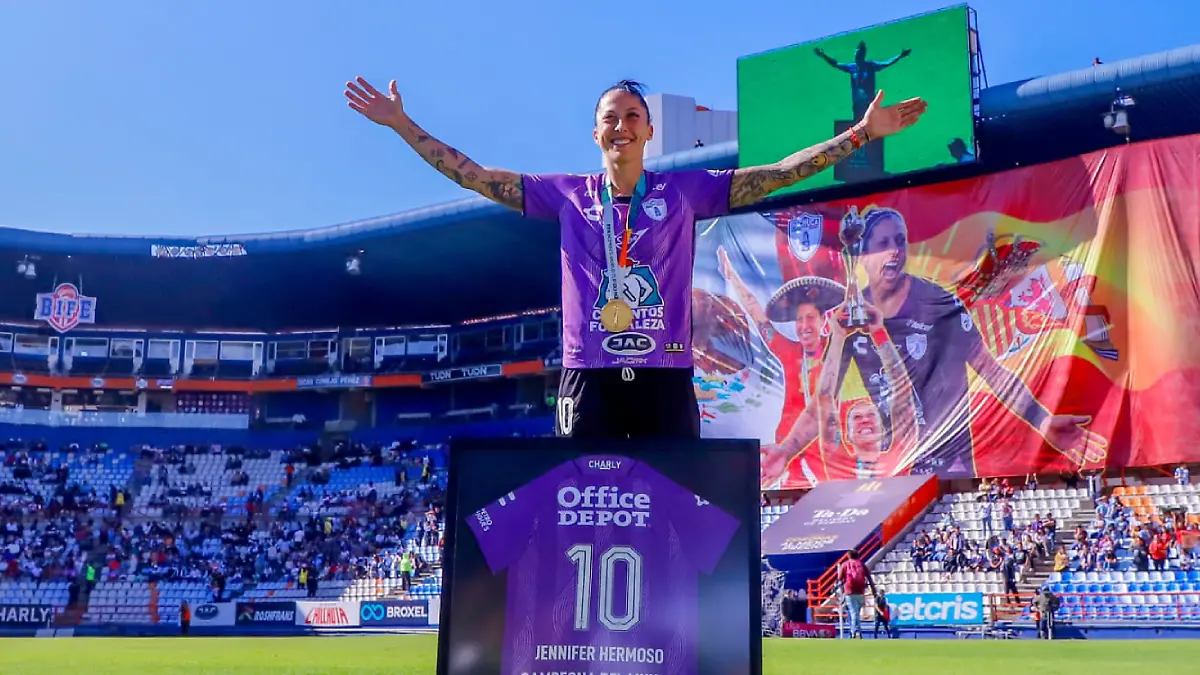Hermoso fue homenajeada en el Hidalgo