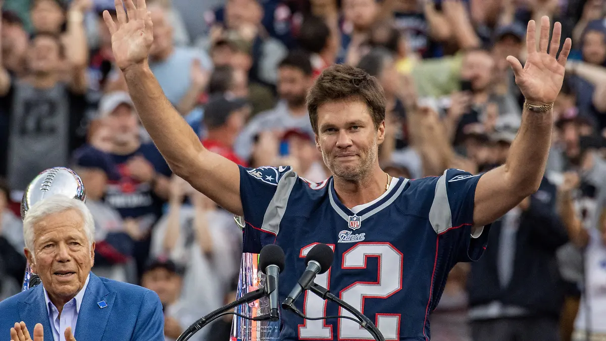 Tom Brady recibió un homenaje. foto afp