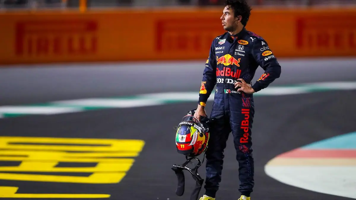 Checo Pérez nuevamente recibe un golpe de Helmut Marko. FOTO: Mexsport