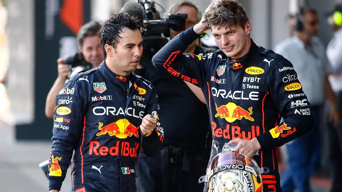 Checo Pérez asegura que es difícil vivir con el buen nivel de Max Verstappen. FOTO: Mexsport