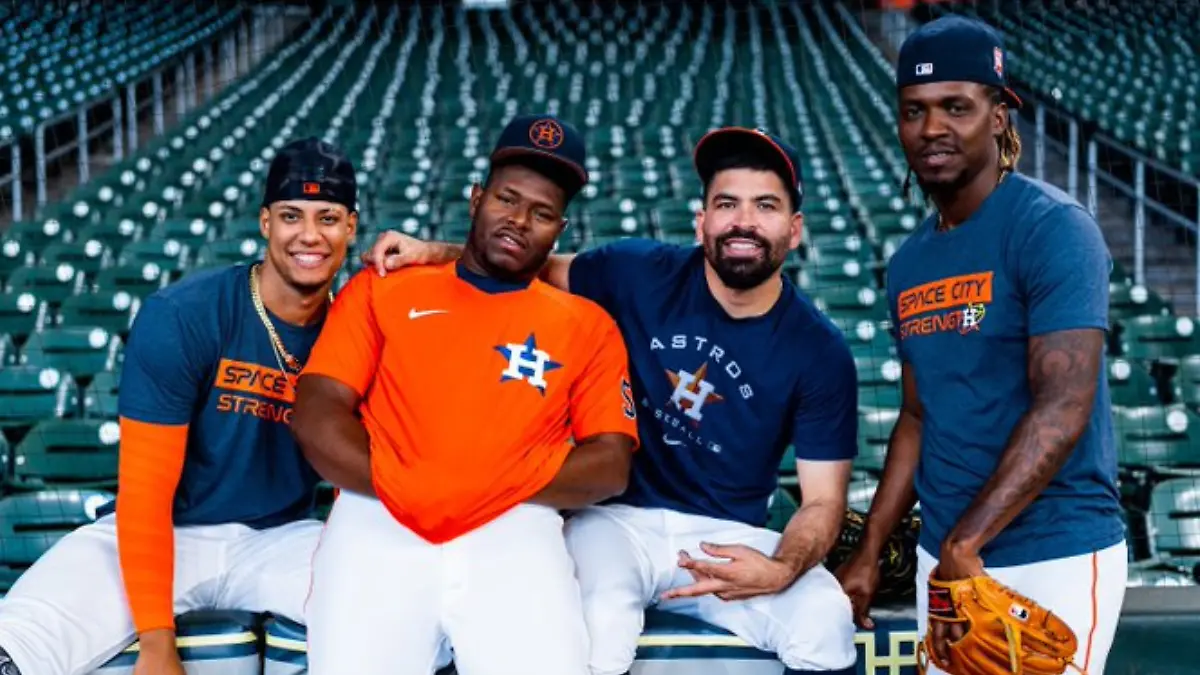 El mexicano Urquidy tiene nuevo mánager. FOTO: ASTROS