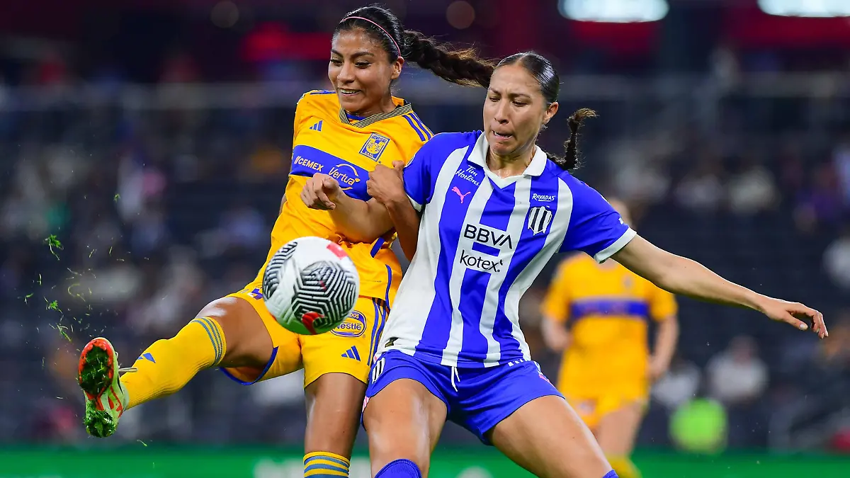 El juego tuvo más polémica arbitral que ocasiones de gol Foto Mexsport