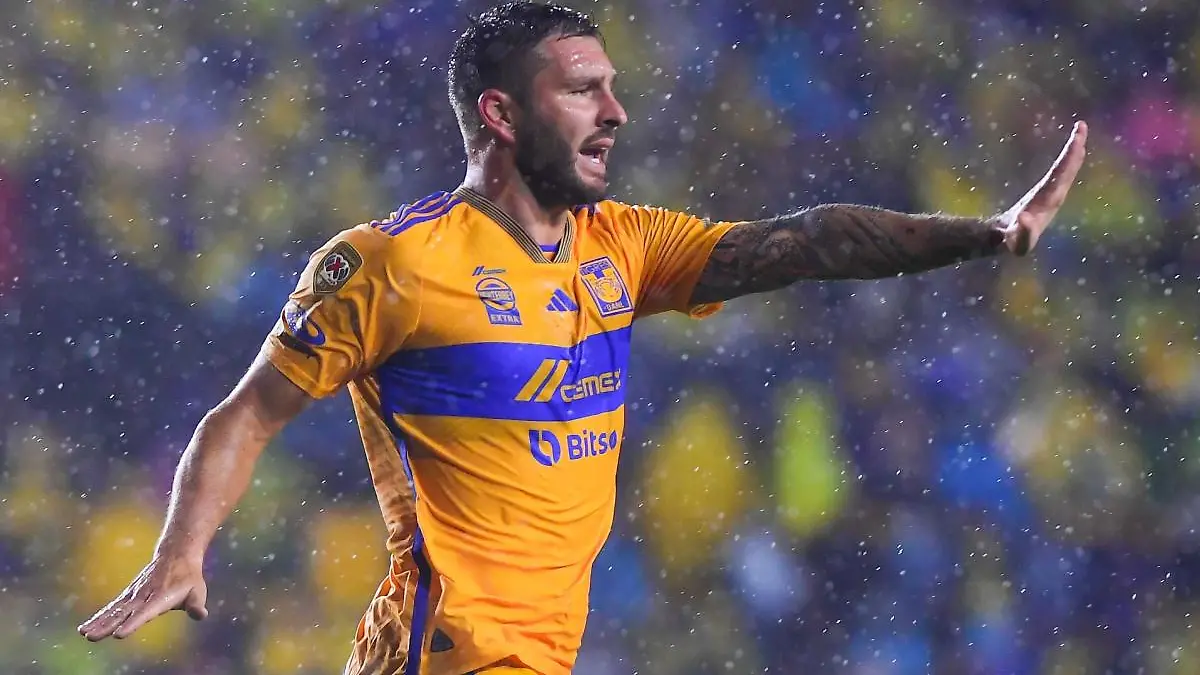 André Pierre Gignac es baja para los Tigres en el estadio Cuauhtémoc. FOTO: Mexsport
