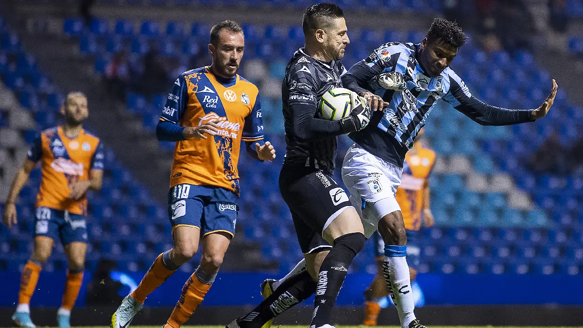 Antony Silva busca detener al América / Foto: Mexsport