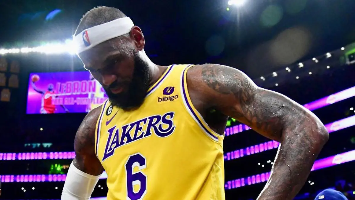 LeBron James llegó hasta las lágrimas tras romper histórico récord. FOTO: Reuters