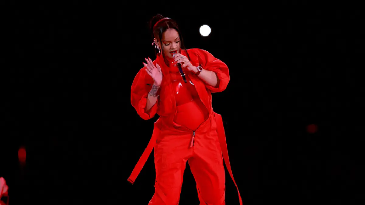 Rhianna se presentó en el mediotiempo del SB