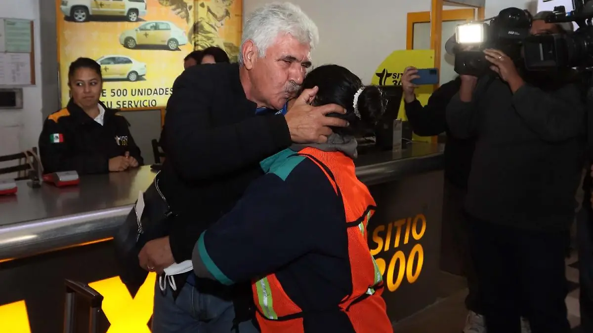 Tuca Ferretti agradeció las muestras de cariño de los aficionados. FOTO: Erik Estrella | ESTO