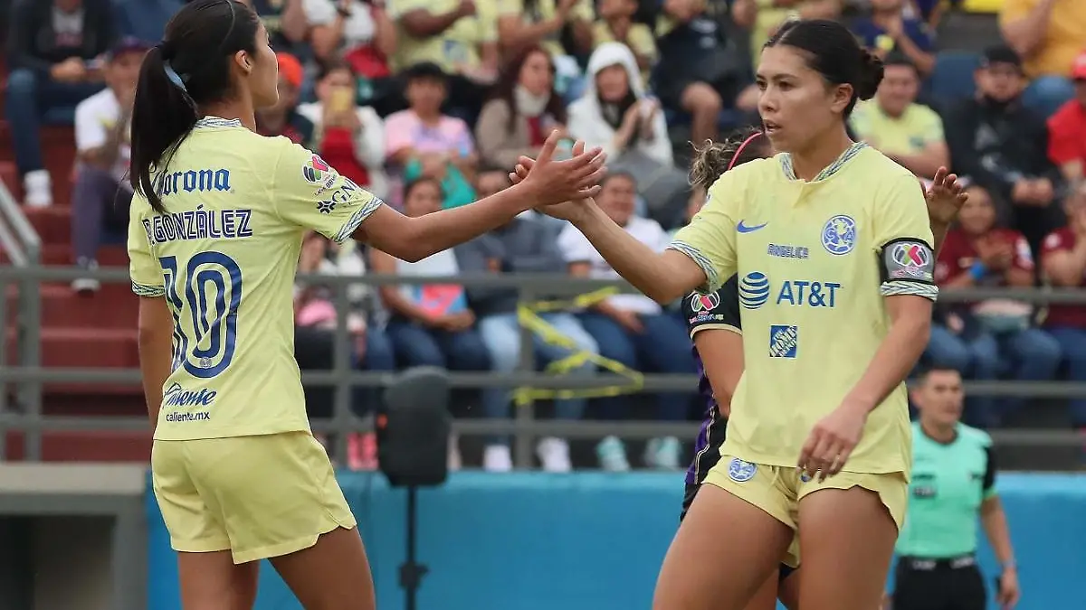 Alison González y Kiana Palacios participaron en la goleada e América. FOTO: Erik Estrella | ESTO