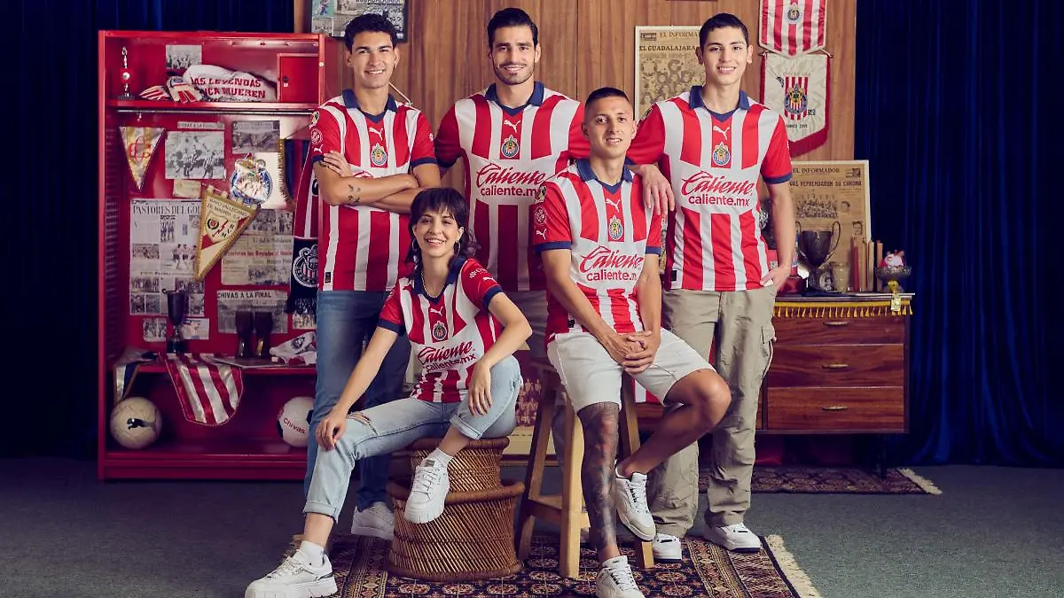 Chivas presentó su playera de local para el Apertura 2023. FOTO: @Chivas