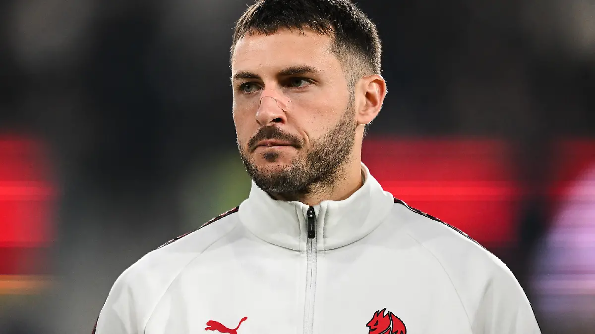 Santiago Giménez no juega con Milan desde octubre