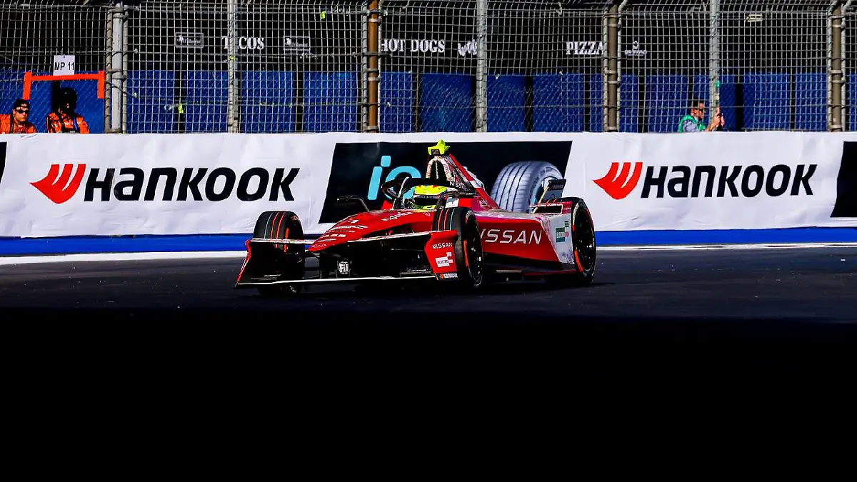 Dennis dominó en primeras prácticas libres