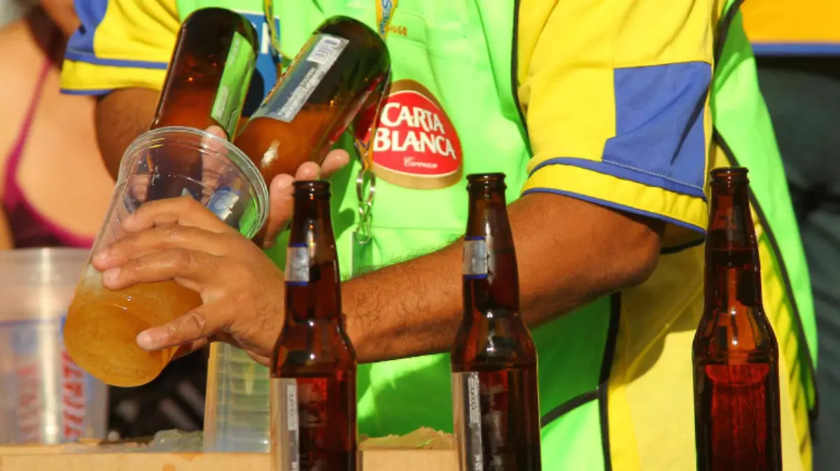 Cerveza en los estadios de la Liga MX. FOTO: Mexsport