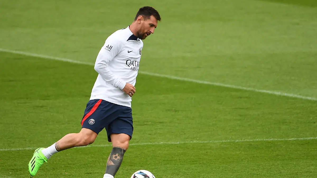 Messi se muestra sencillo con los aficionado. Foto: Bertrand Guay | AFP