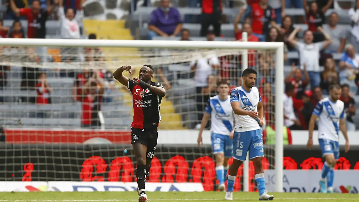 Julián Quiñones festeja el tanto del empate. Foto: Mexsport