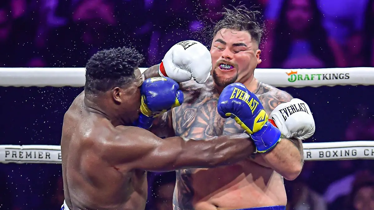 Andy Ruiz recibió fuertes golpes por parte de Luis Ortiz. | Foto: MEXSPORT