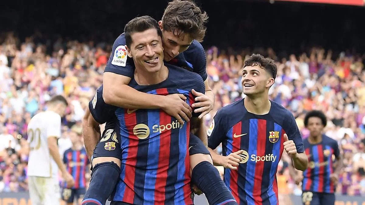 Lewandowski hizo dos goles ante Elche. FOTO: AFP