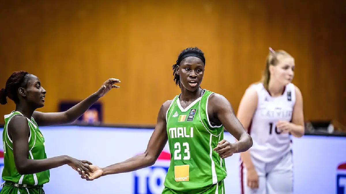 Las jugadoras disputaron su duelo ante Serbia. Foto: cortesía fiba.basketbal