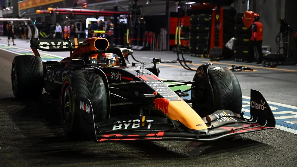 Checo Pérez tuvo una fantástica clasificación en Singapur. FOTO: AFP