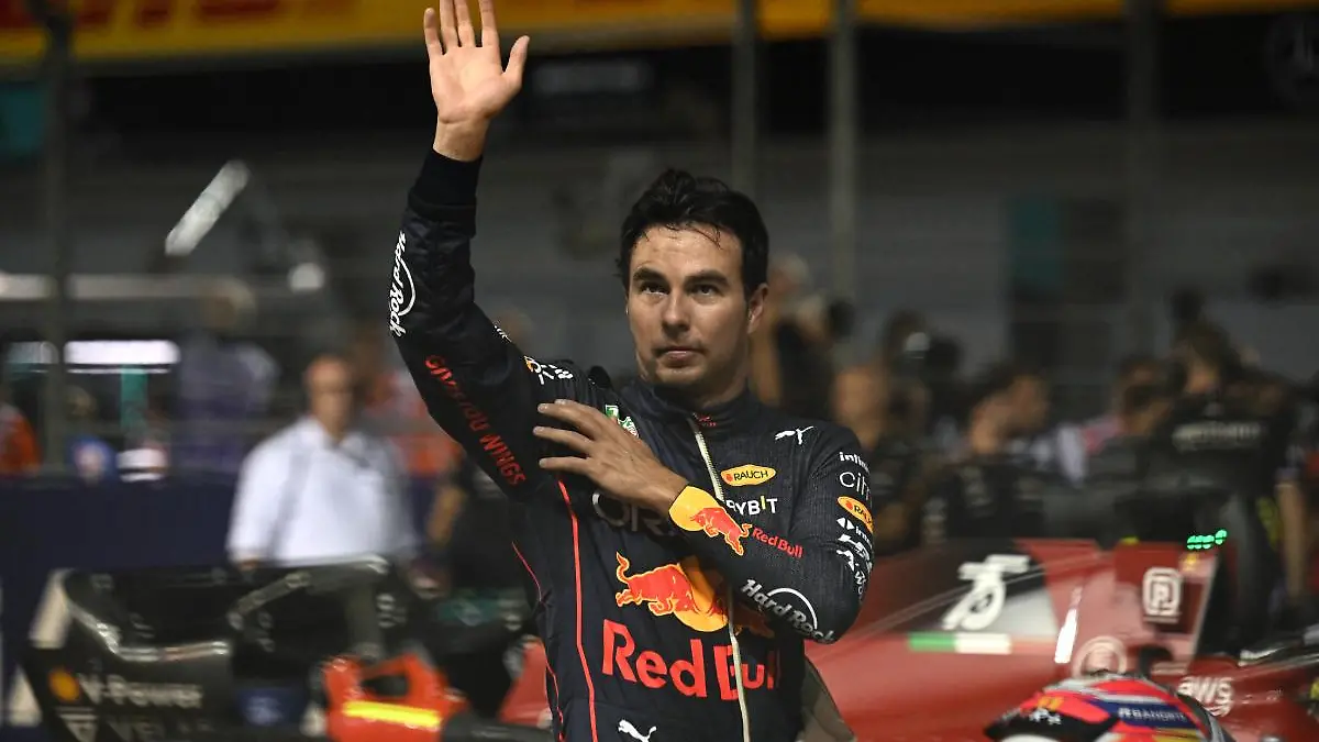 Checo Pérez quiere ganar el GP de Singapur. FOTO: AFP
