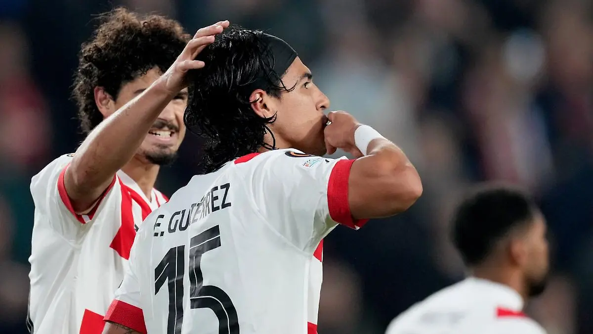 Erick Gutiérrez abrió el marcador para el PSV en la Europa League. FOTO: @EuropaLeague
