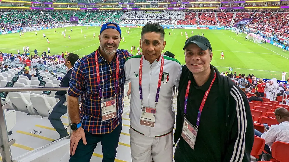 Los narradores de Azteca se dieron una pequeña pausa en la Copa del Mundo / Foto: @garciaposti