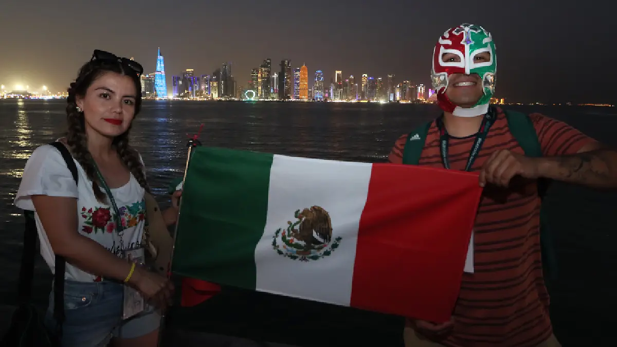 La afición mexicana ya vive el ambiente mundialista de Doha | Foto: Erik Estrella