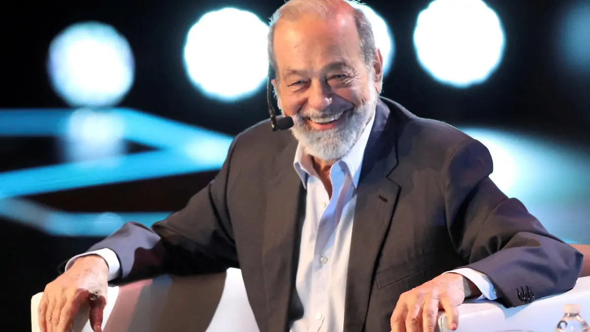 FILE PHOTO: Mexican billionaire Carlos Slim attends the Fundacion Telmex Mexico Siglo XXI (Telmex Foundation Mexico XXI Century) in Mexico City