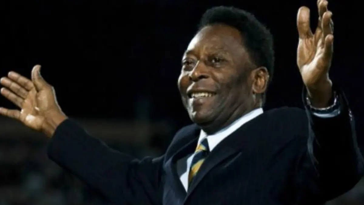 Pele sufre cámcer de colon. Foto  AFP