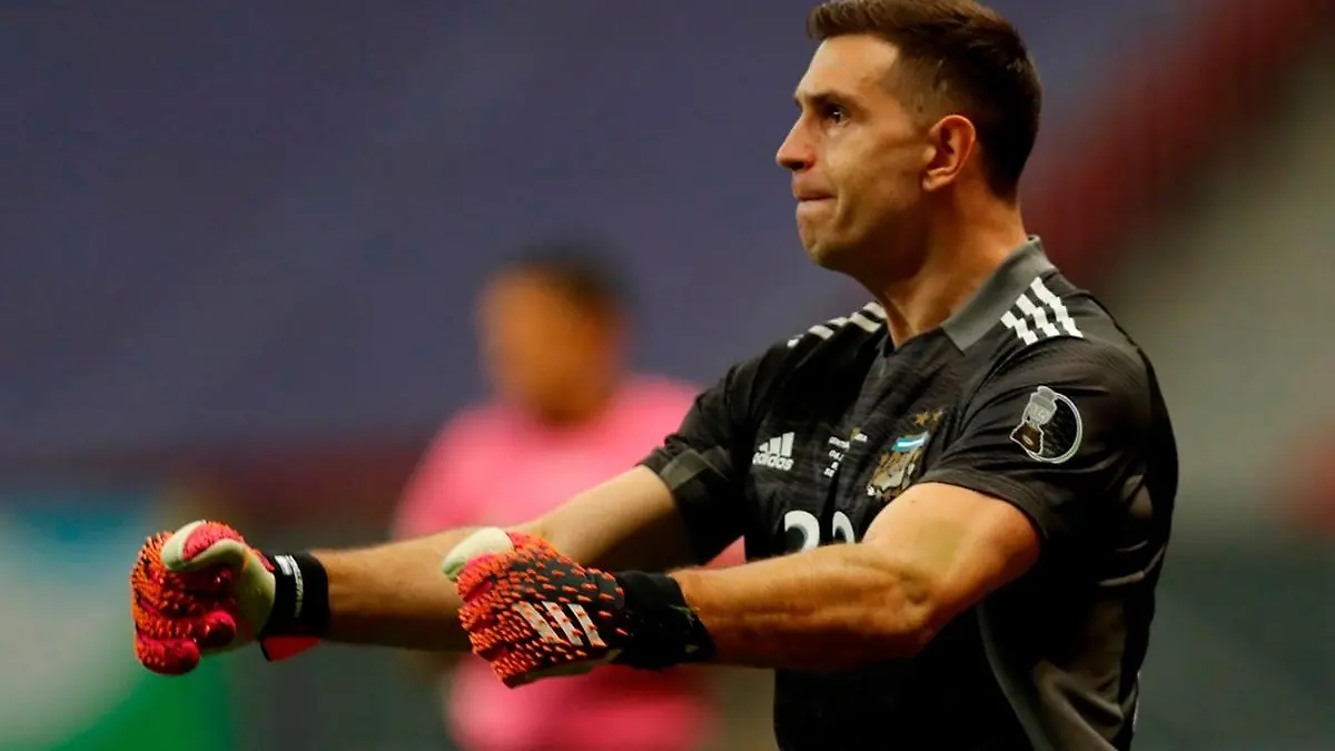 Emiliano Martínez, héroe de Argentina. Foto: EFE