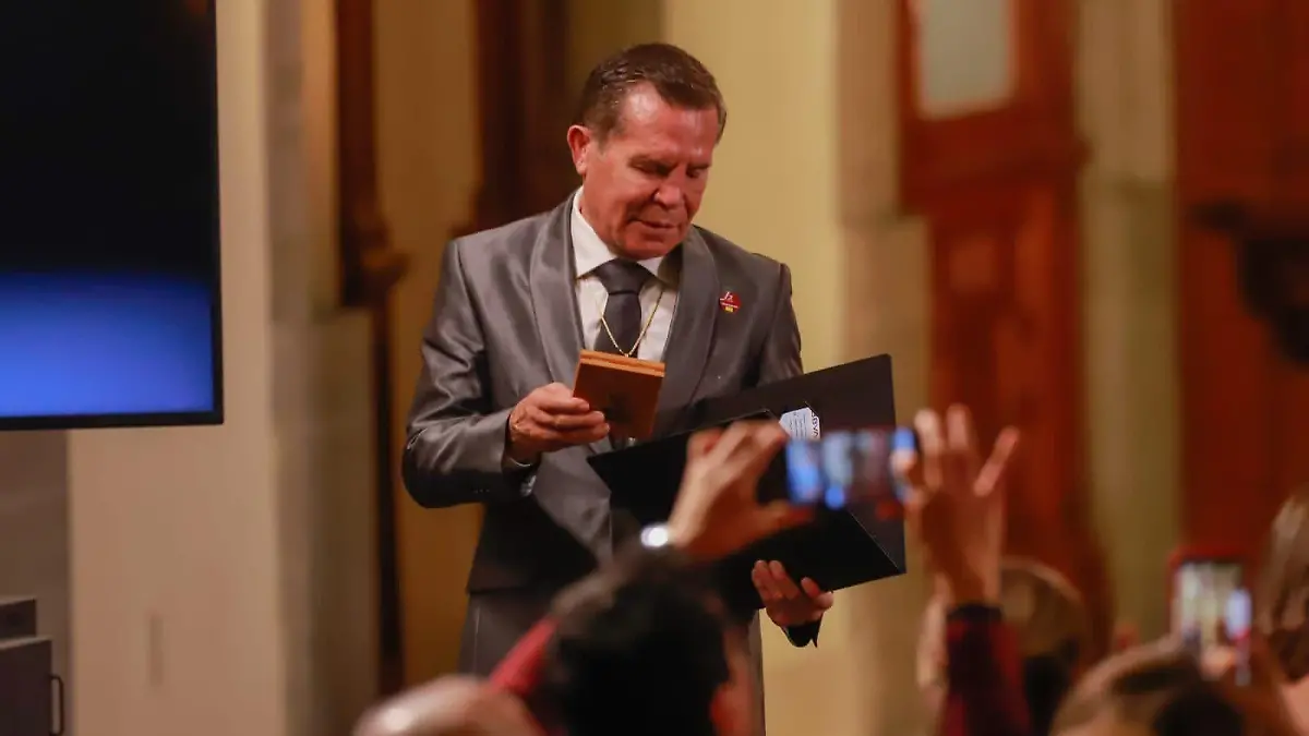 Julio Cesar Chávez tras ganar el Premio Nacional de Deportes el único premio que le faltaba