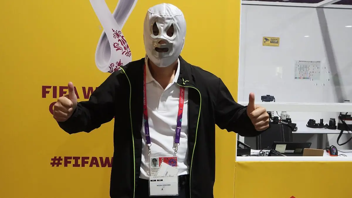 Las mascaras de luchador no podian faltar en la cobertura del ESTO.
