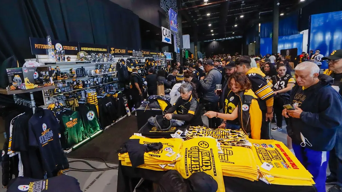 La afición de los Steelers se adueñó de la CDMX para el duelo ante Atlanta. | Foto: Luis Garduño ESTO