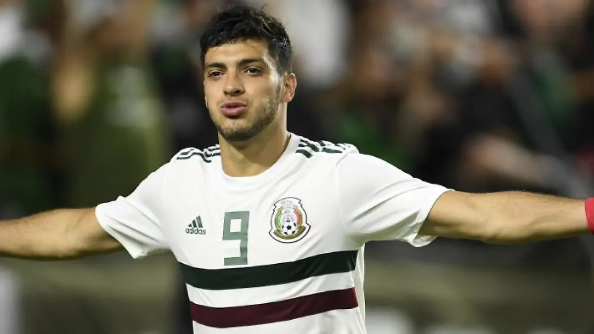 Raúl Jiménez sufre para meter goles desde su lesión