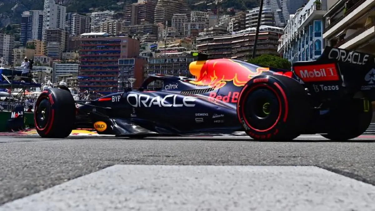 Checo Pérez se estrelló con el muro en la clasifiación