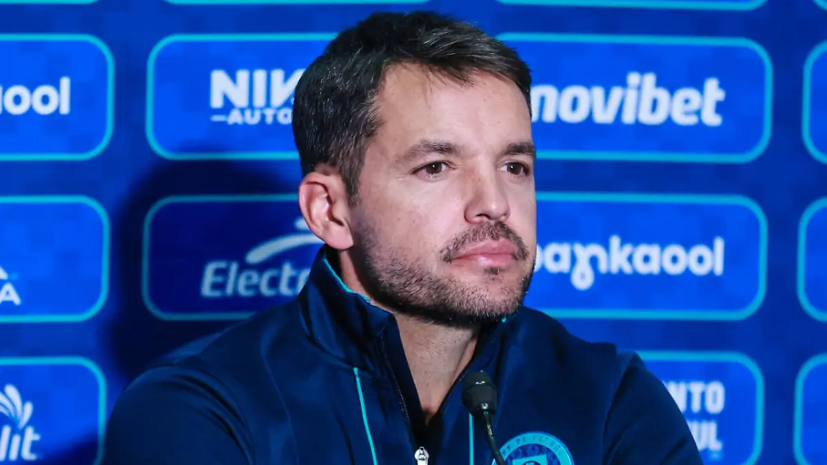 Nicolás Larcamón espera más refuerzos para Cruz Azul 