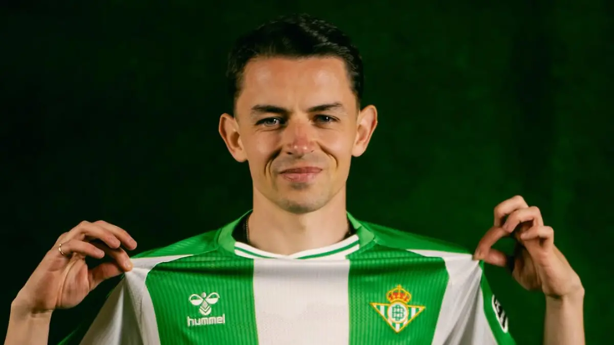 Álvaro Fidalgo entra a la convocatoria del Real Betis para jugar contra Atlético de Madrid