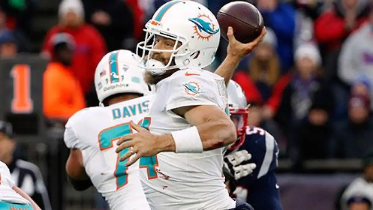 NFL: Miami Dolphins at New England Patriots