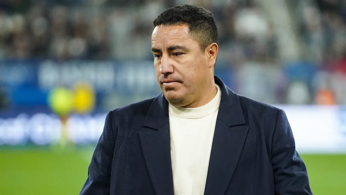 Directiva de Pumas analiza continuidad de Efraín Juárez