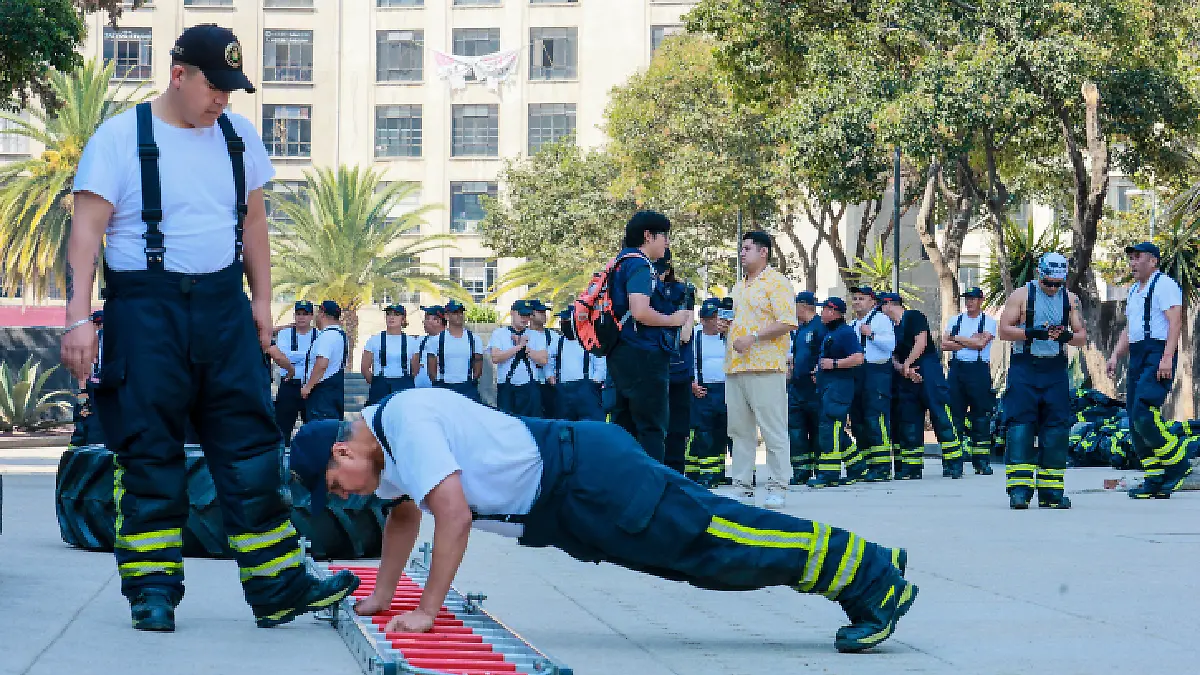 Entrenamiento del heroico cuerpo de bomberos