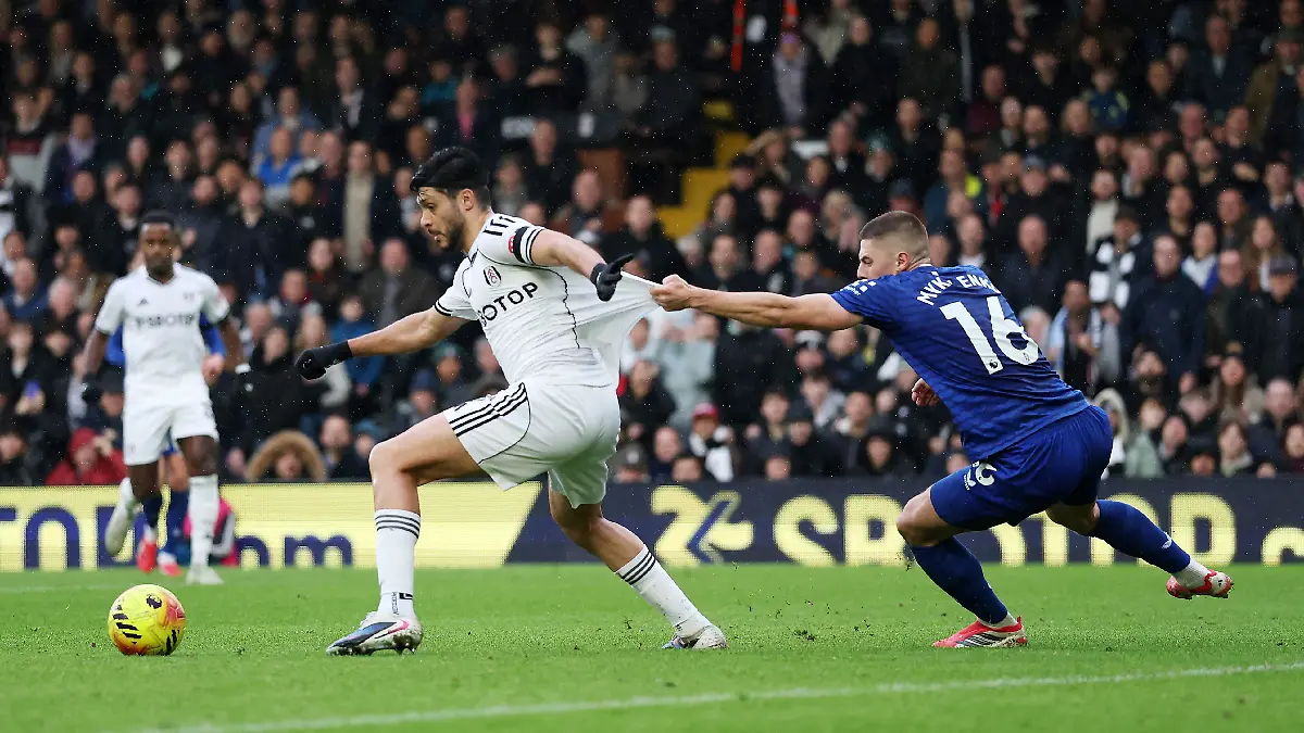 Raúl Jiménez aportó en el gol del Fulham