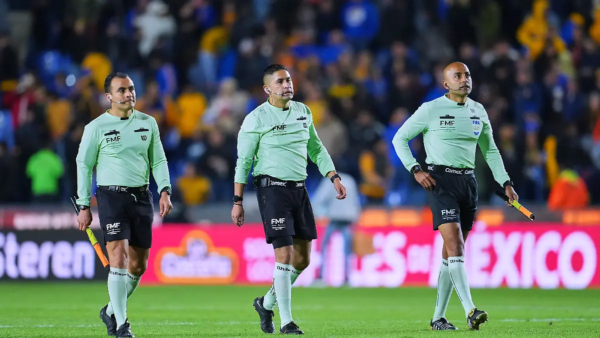 Árbitros de Liga MX comenzarán a usar cámara corporal