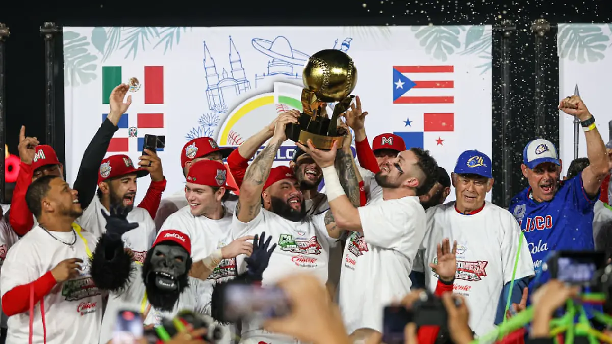 Julián Ornelas festeja triunfo de Charros de Jalisco en la Serie del Caribe