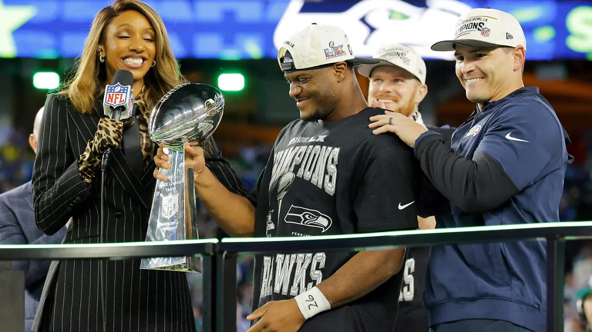 2026-02-09T040147Z_308874832_UP1EM290B6WEX_RTRMADP_3_FOOTBALL-NFL-SUPERBOWL